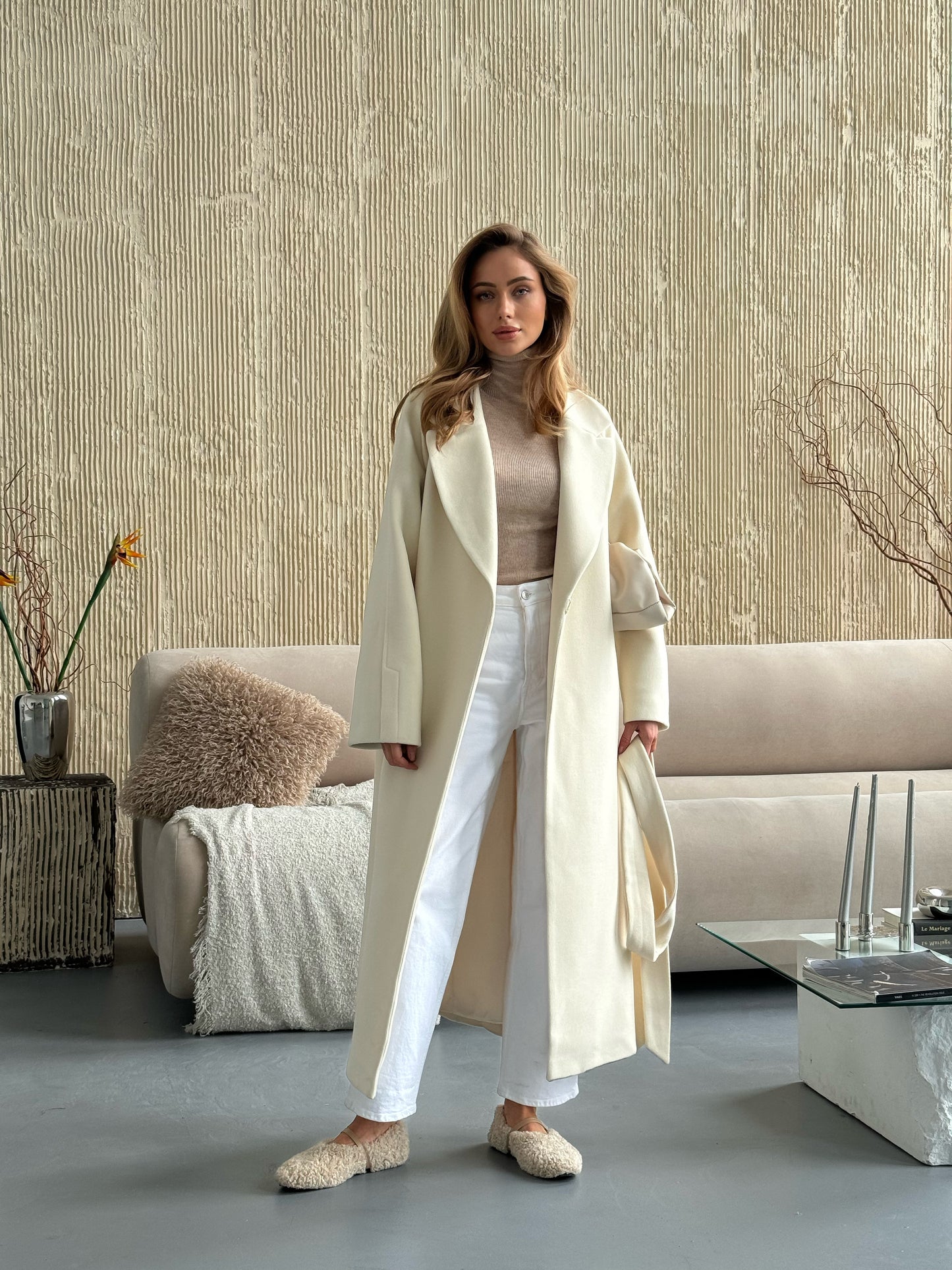 Double-breasted long coat with trim ribbon, white